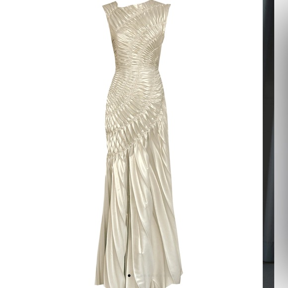 Georgia Hardinge Fossil Asymmetrical Cream Dress - Picture 1 of 4